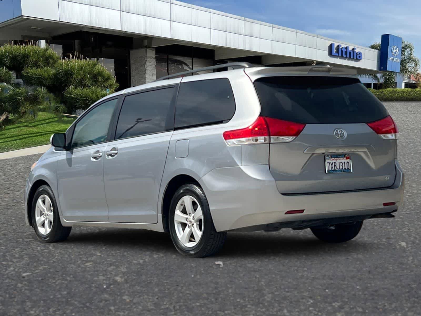 Used 2012 Toyota Sienna LE image 7