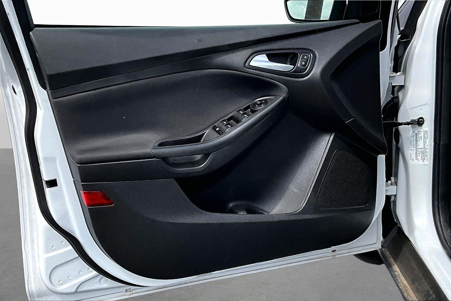 Used 2018 Ford Focus SE FWD image 16