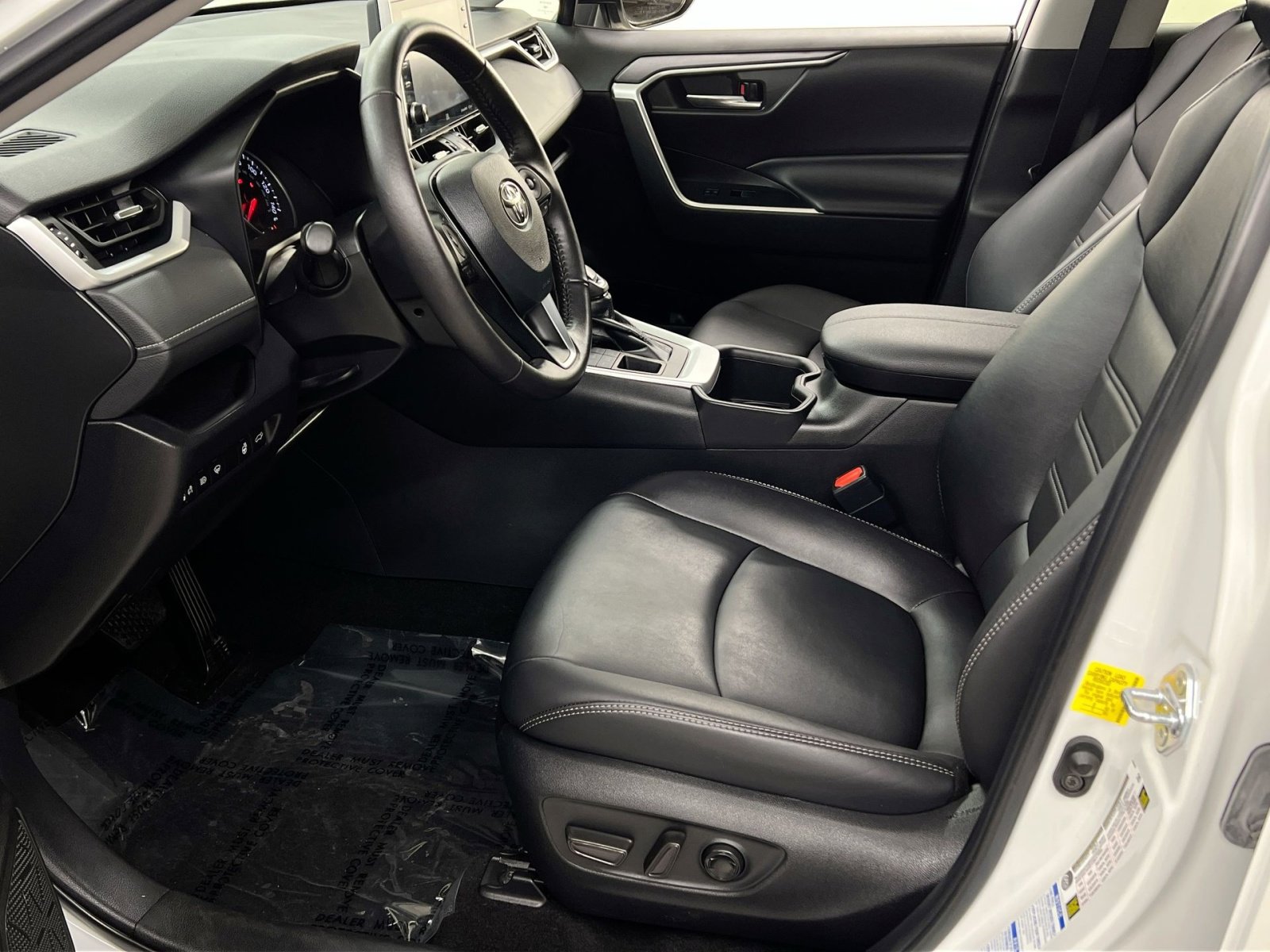 Used 2022 Toyota RAV4 XLE Premium image 2