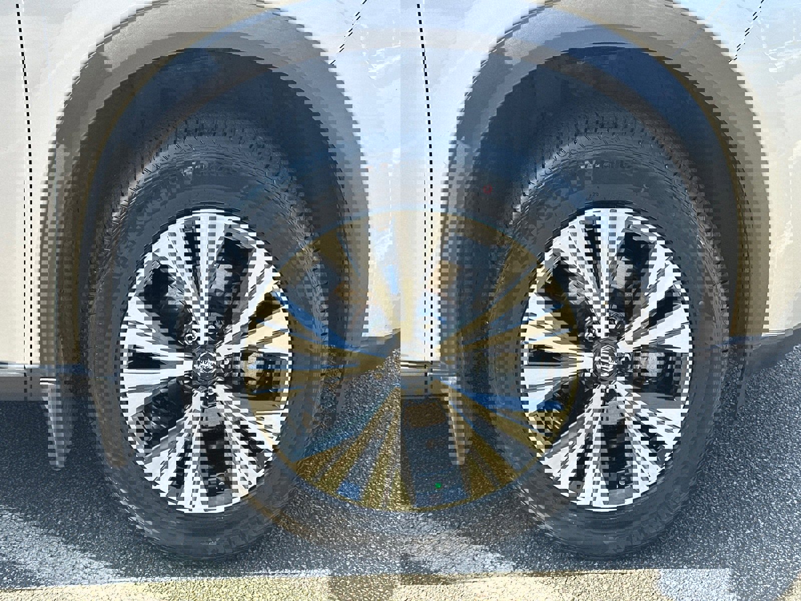 Used 2021 Nissan Rogue SV w/ Premium Package image 12