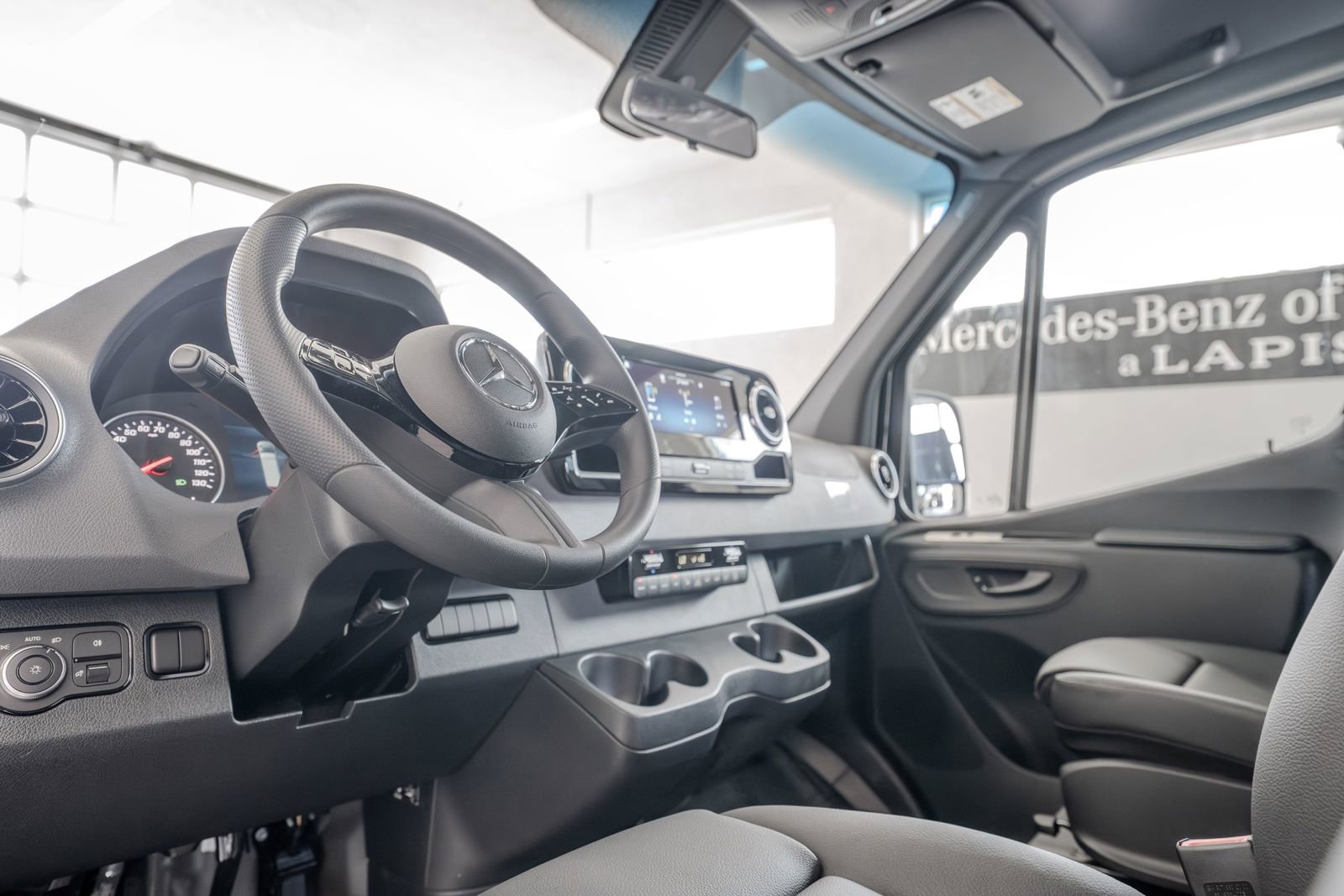 Used 2025 Mercedes-Benz Sprinter 2500 image 7
