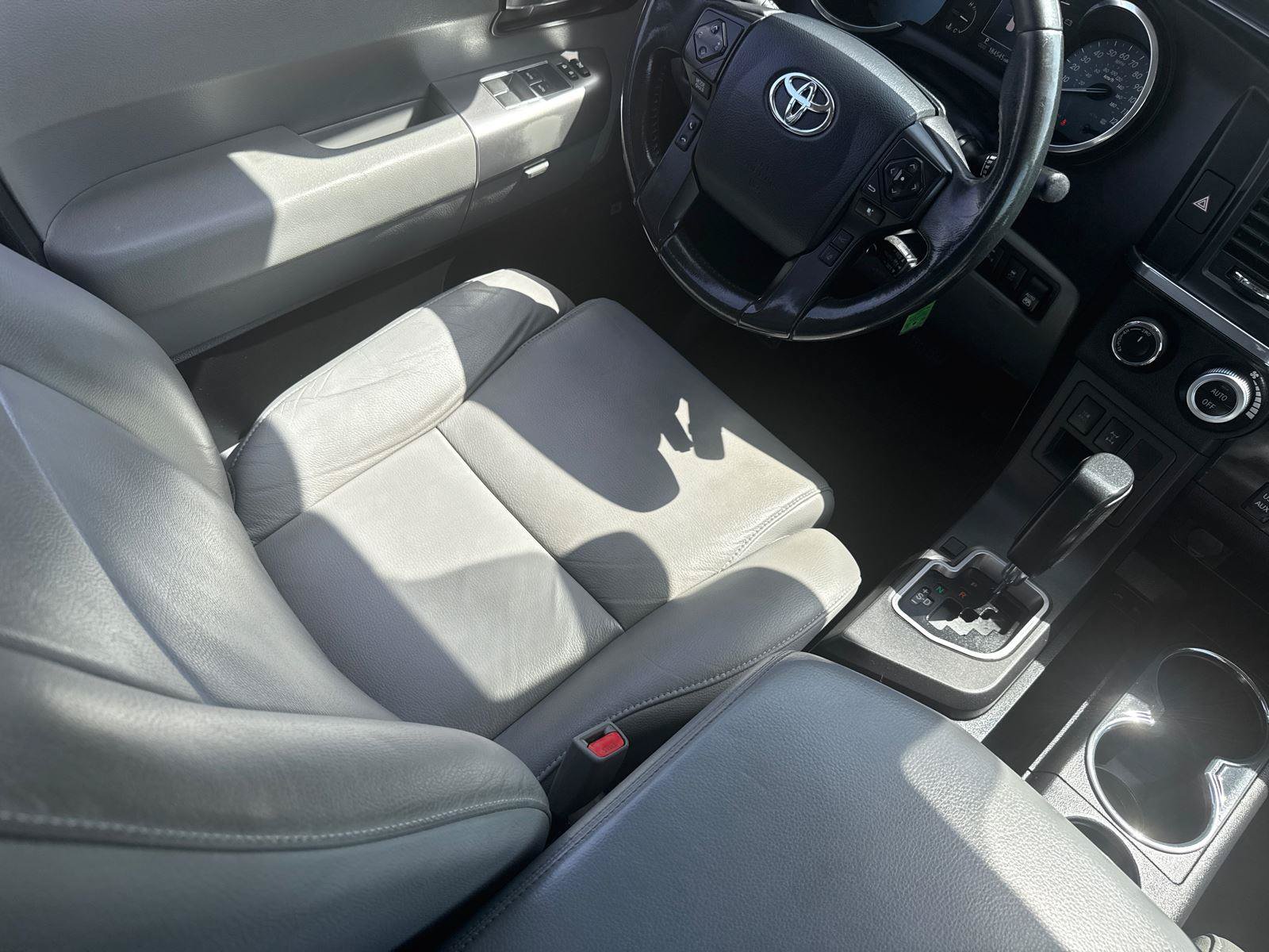 Used 2019 Toyota Sequoia Limited w/ Safety & Convenience Package AWD/4WD image 28