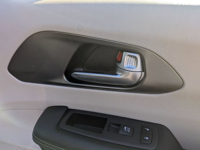 Used 2024 Chrysler Pacifica Touring-L FWD image 30