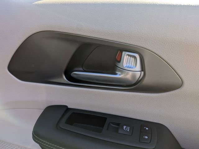 Used 2024 Chrysler Pacifica Touring-L image 30