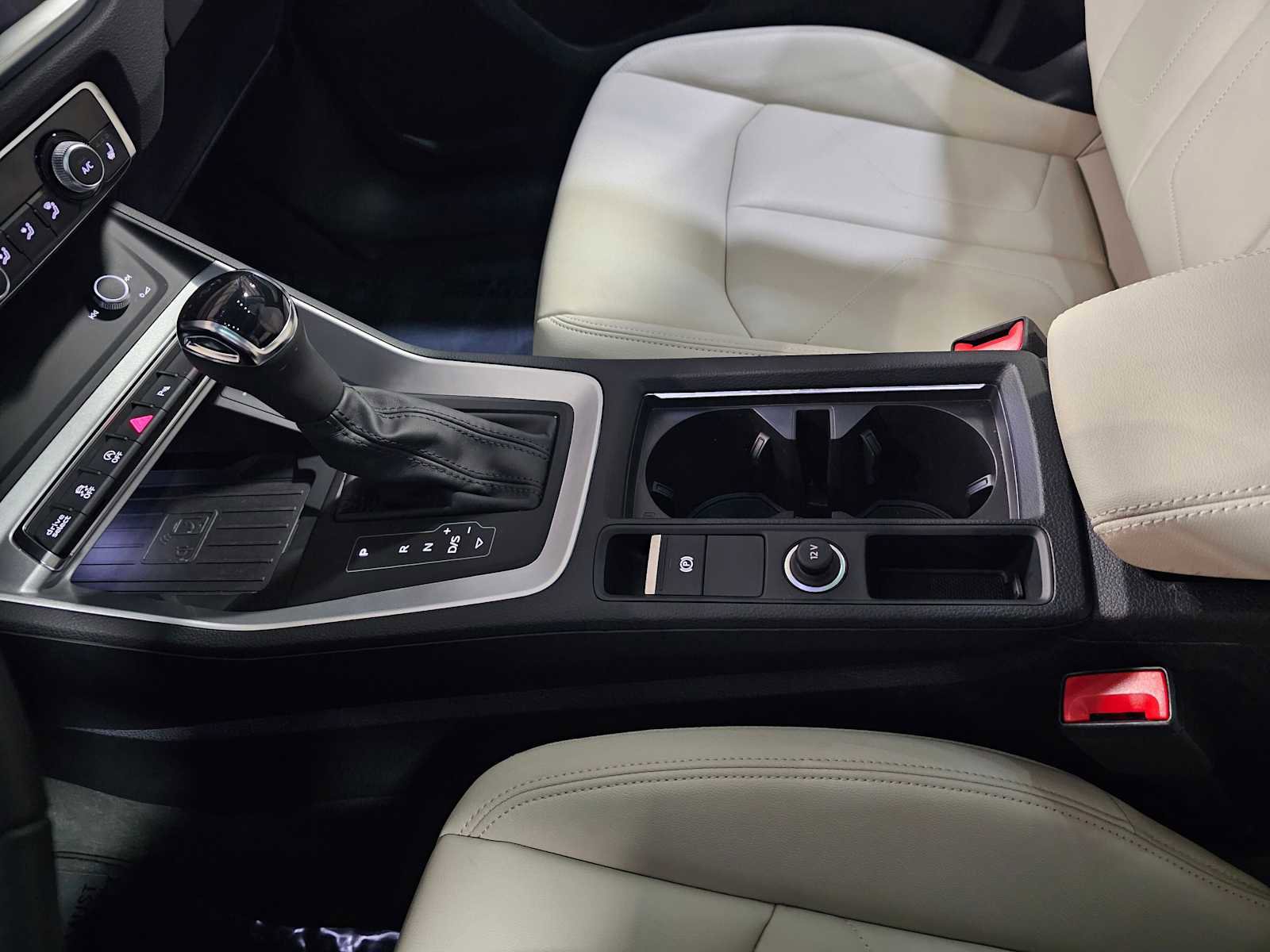 Certified 2025 Audi Q3 2.0T Premium w/ Convenience Package image 29