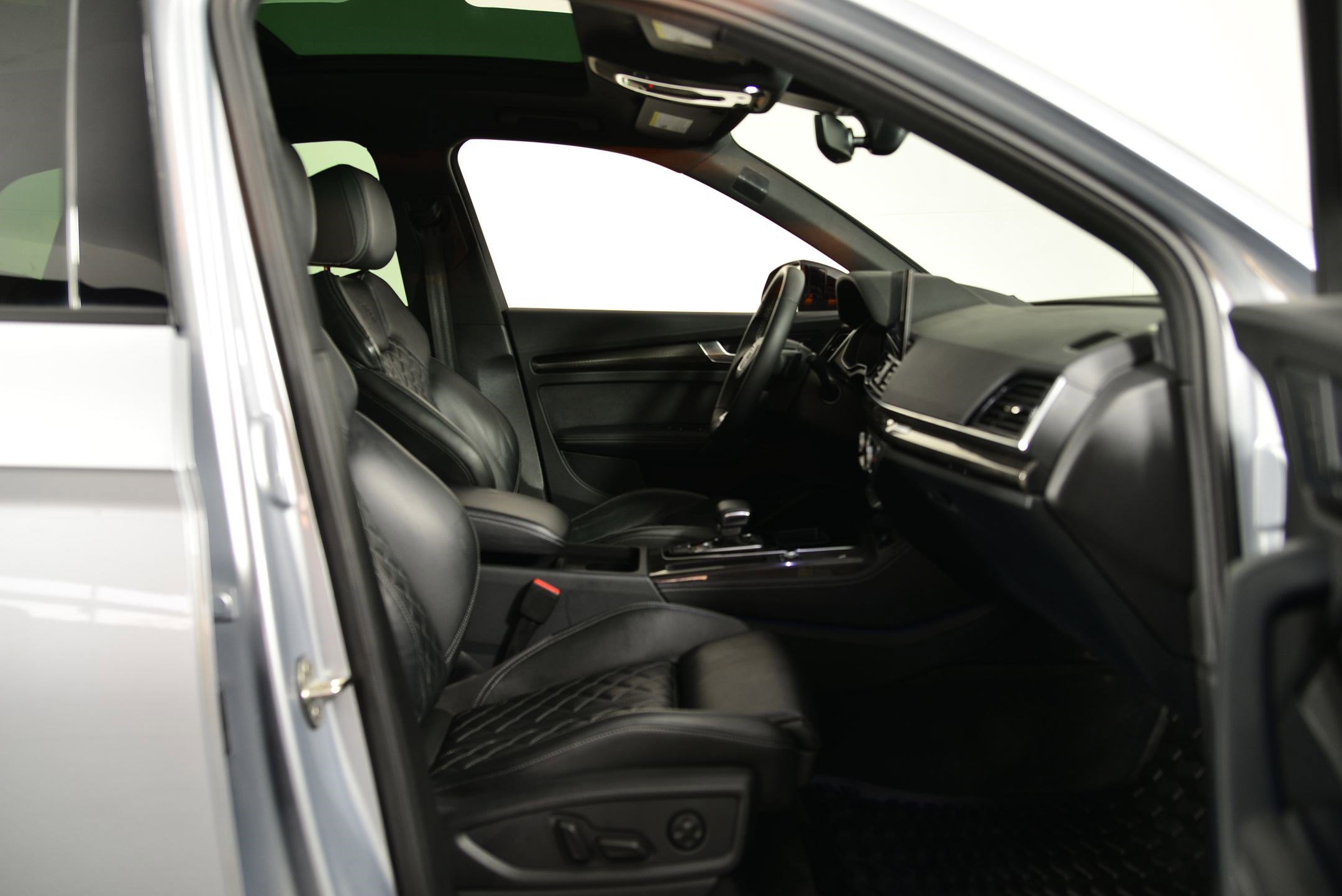 Used 2023 Audi SQ5 Premium Plus w/ Premium Plus Package image 22