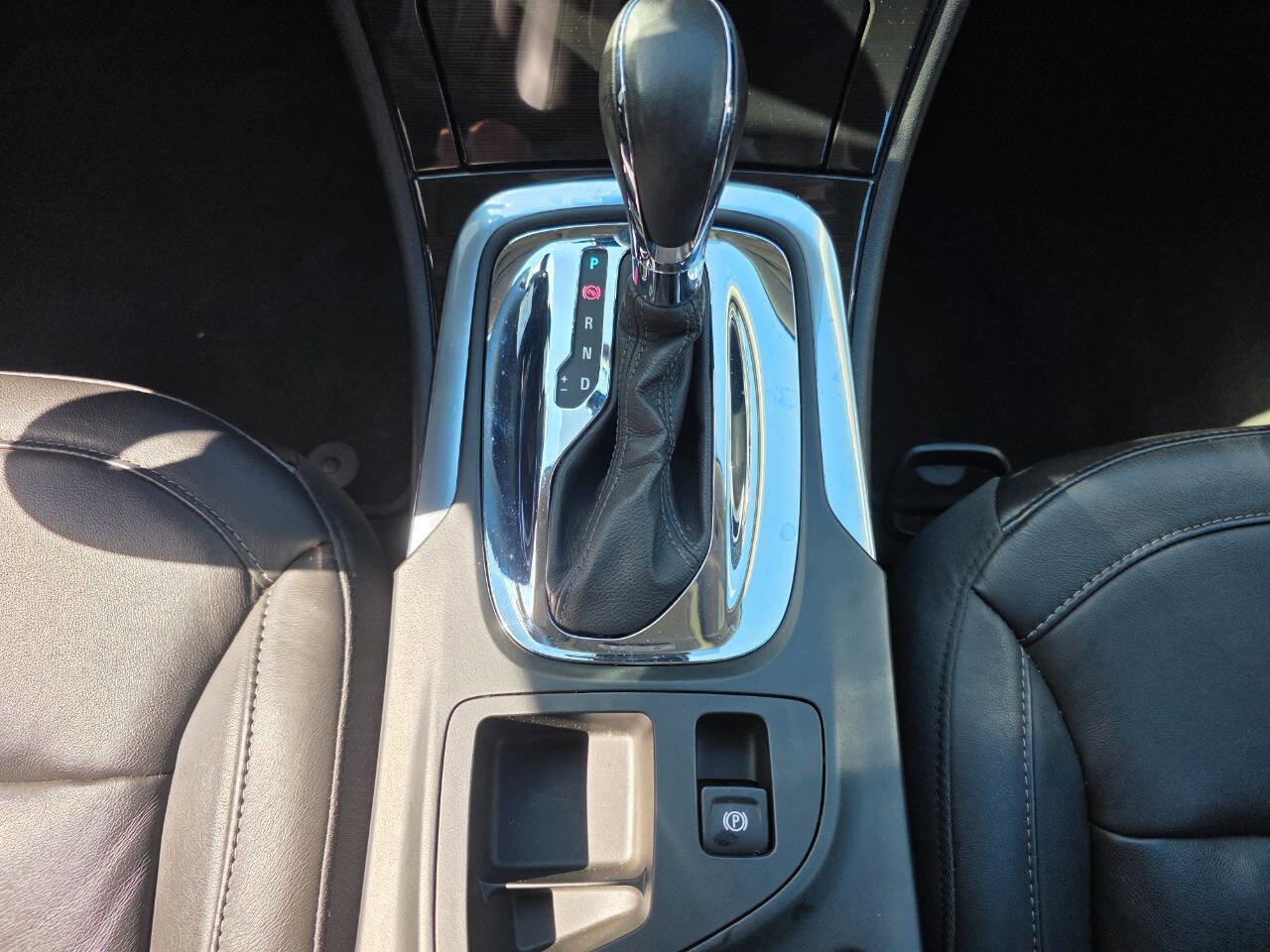 Used 2017 Buick Regal Sport Touring image 25