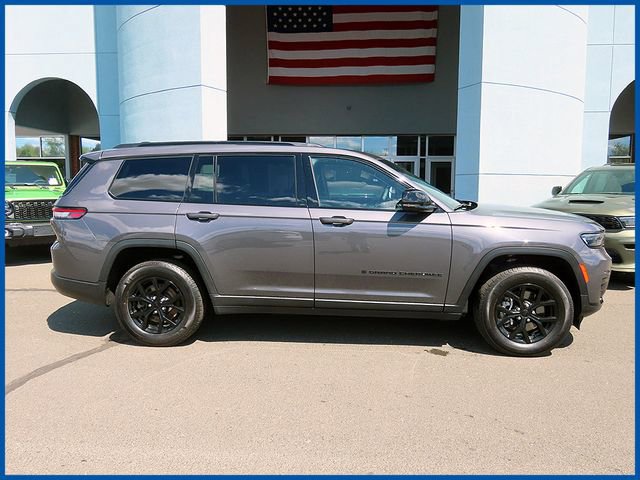 Certified 2024 Jeep Grand Cherokee L Altitude AWD/4WD image 1