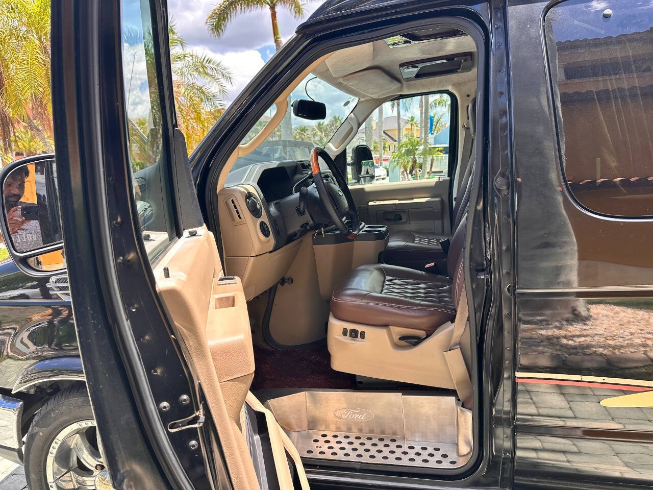 Used 2010 Ford E-350 and Econoline 350 XLT RWD image 17