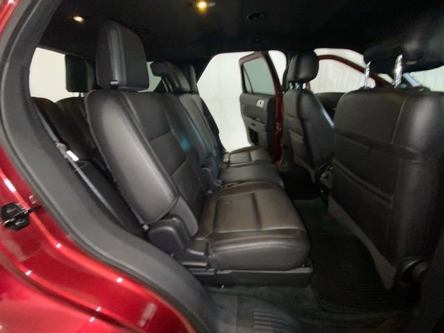 Used 2014 Ford Explorer XLT w/ Equipment Group 202A AWD/4WD image 32