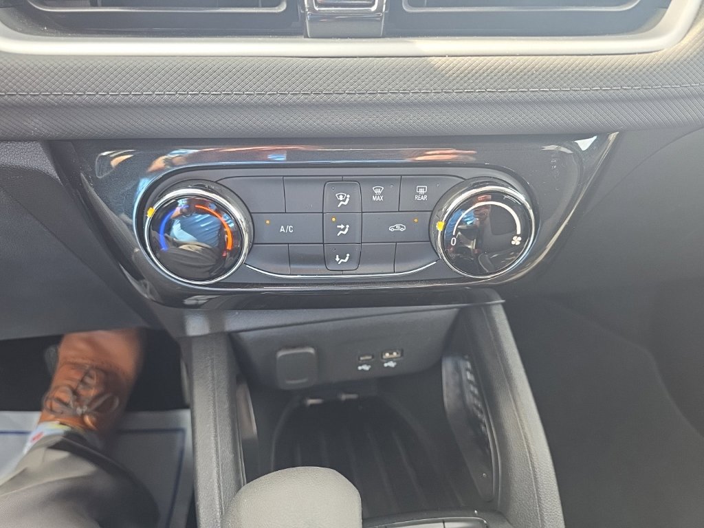 Used 2025 Chevrolet TrailBlazer LT FWD image 23