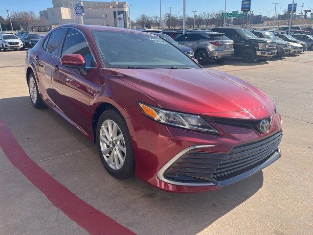 Used 2021 Toyota Camry LE image 4