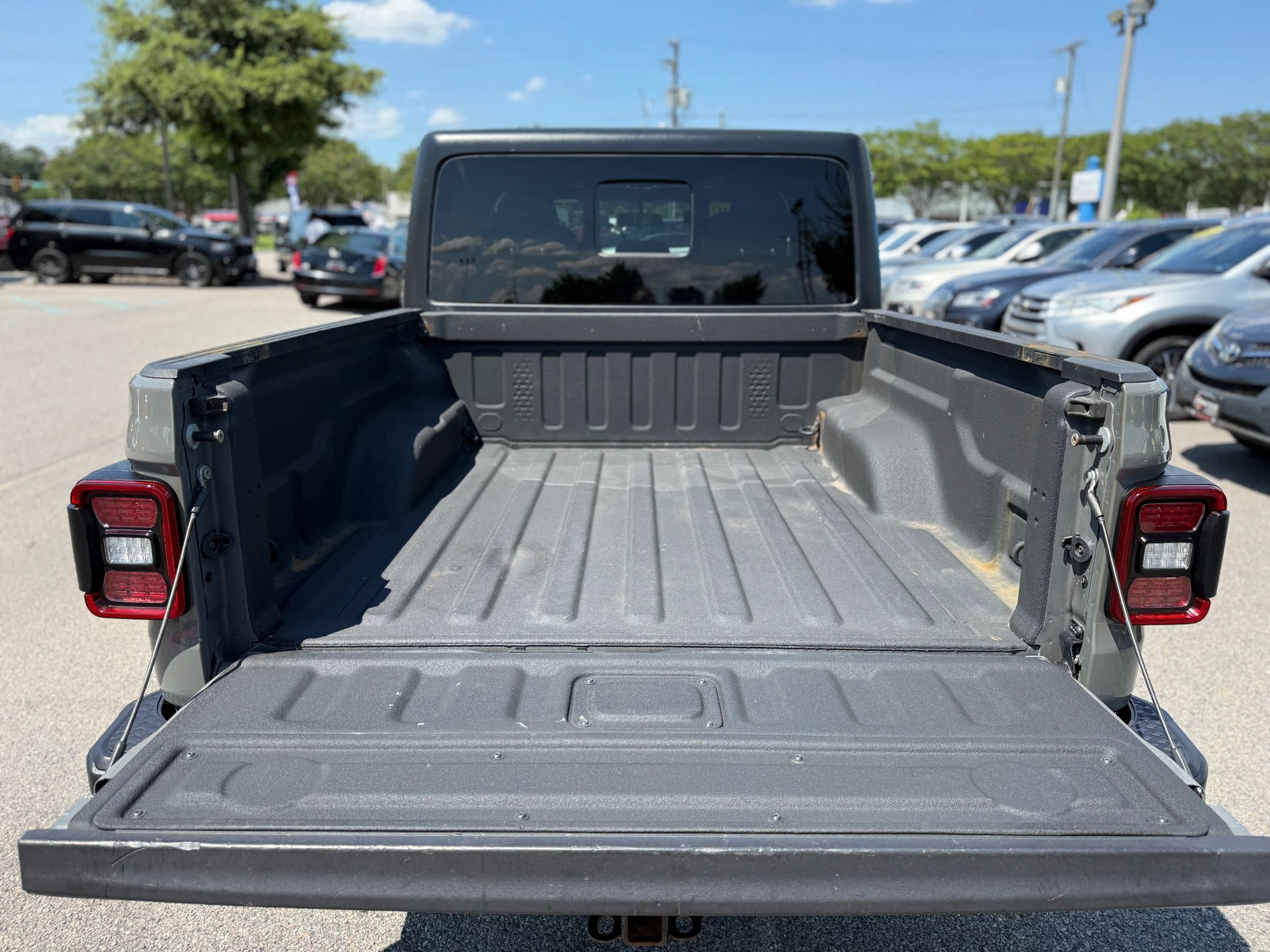 Used 2020 Jeep Gladiator Sport w/ Quick Order Package 24S AWD/4WD image 11