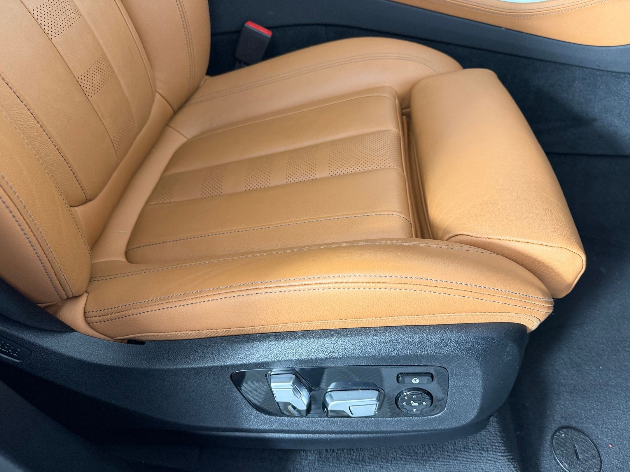 Used 2022 BMW X5 xDrive40i w/ M Sport Package image 35