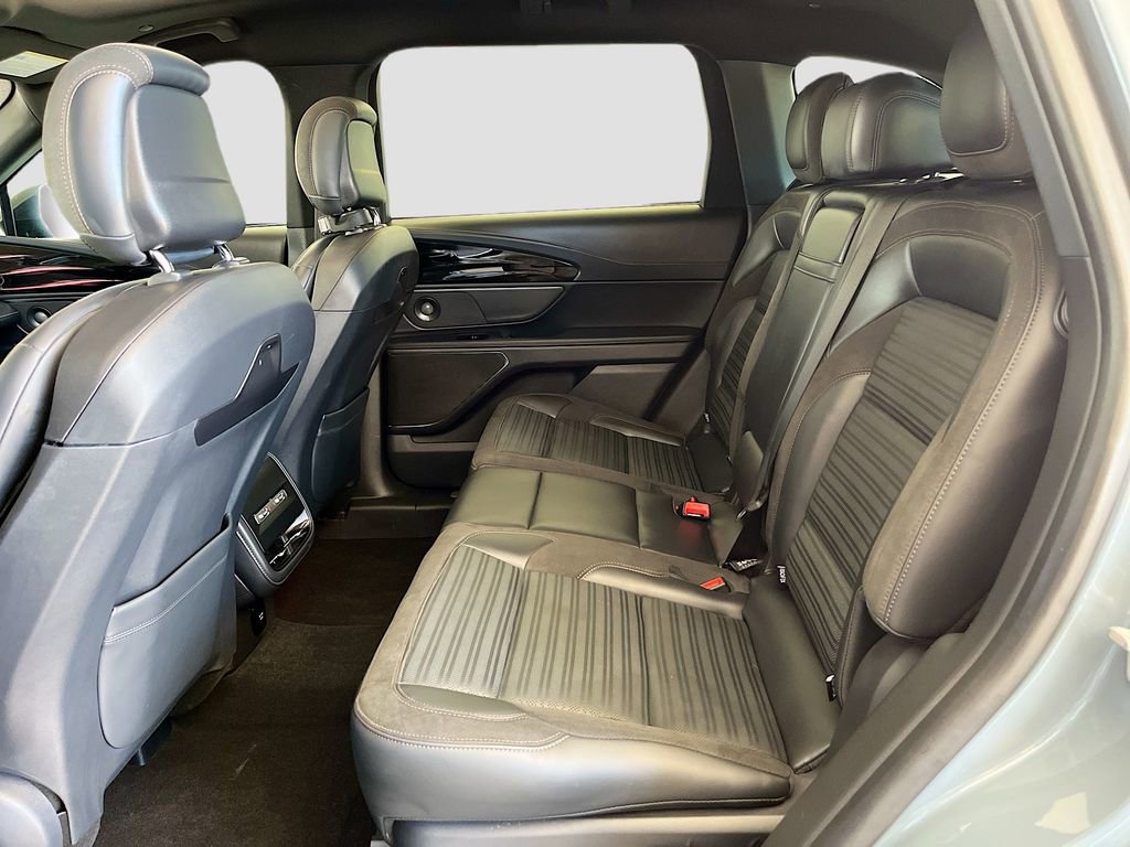 Used 2025 Lincoln Nautilus Reserve w/ Jet Appearance Package image 25