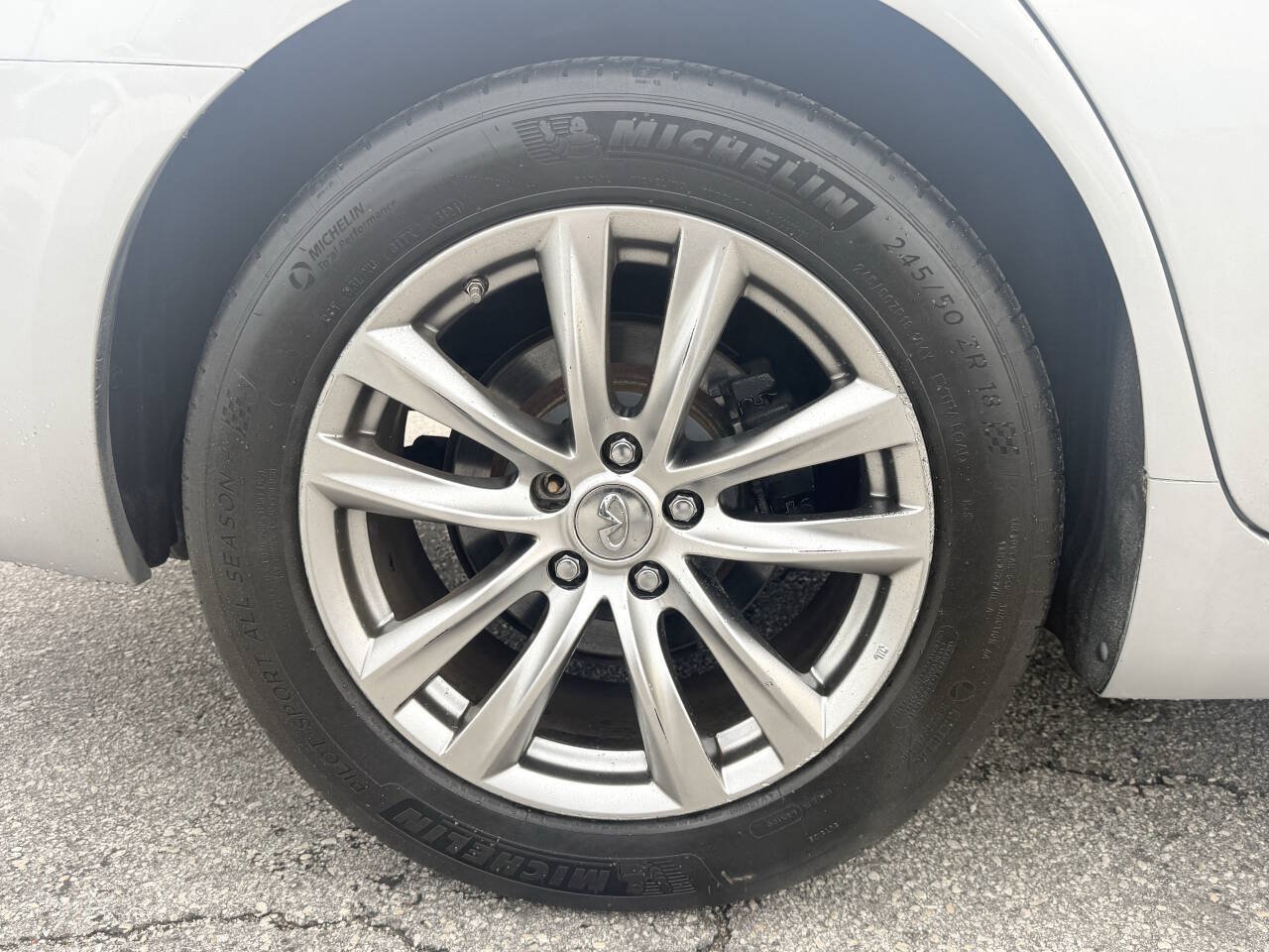 Used 2018 INFINITI Q70 Luxe AWD/4WD image 24