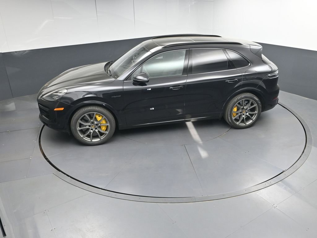 Certified 2022 Porsche Cayenne Turbo S AWD/4WD image 34
