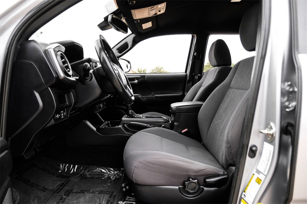 Used 2019 Toyota Tacoma TRD Off-Road image 3