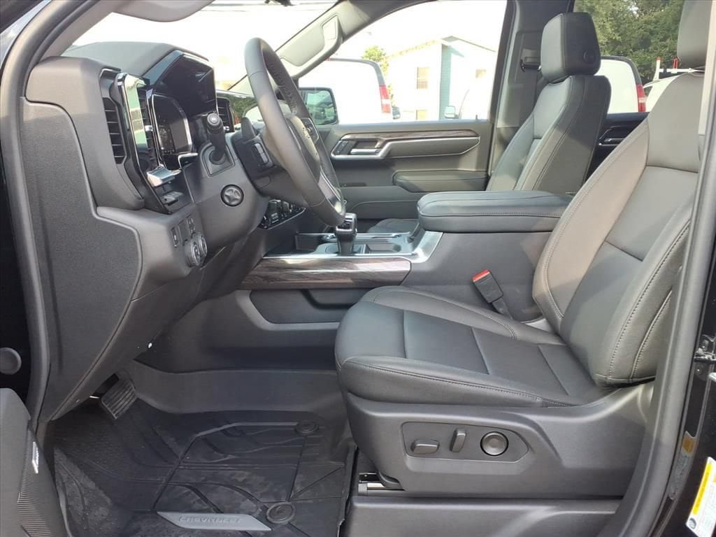 New 2026 Chevrolet Silverado 1500 LTZ w/ Technology Package RWD image 17
