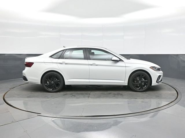 New 2026 Volkswagen Jetta SE image 8