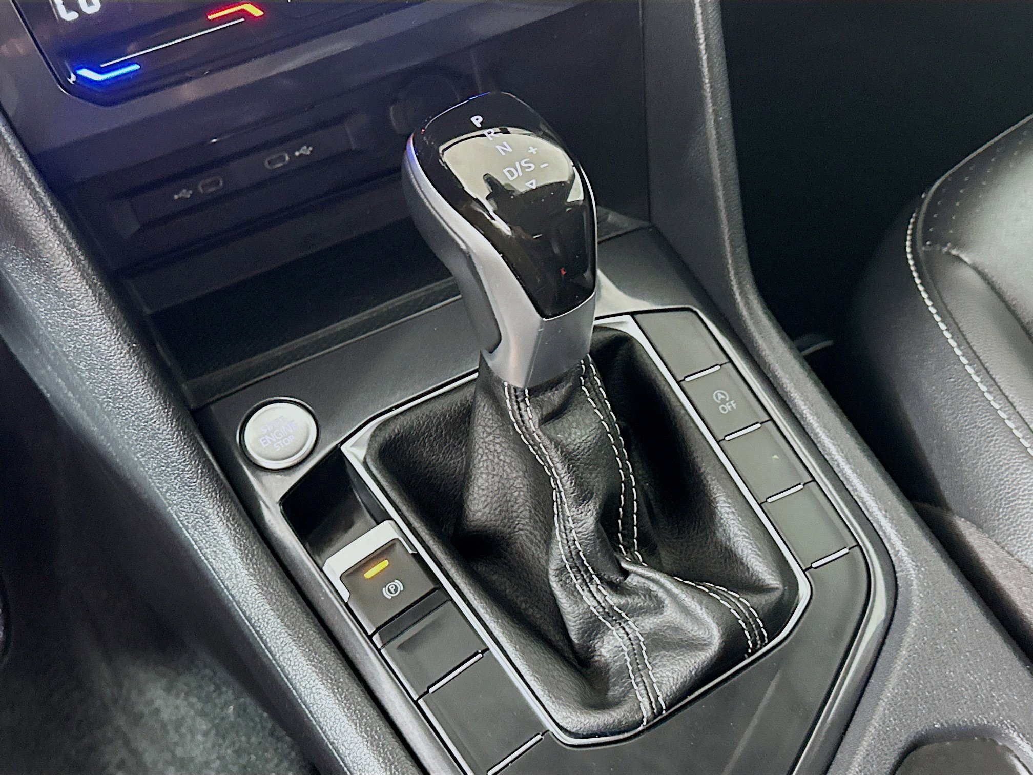 Used 2024 Volkswagen Tiguan SE image 24