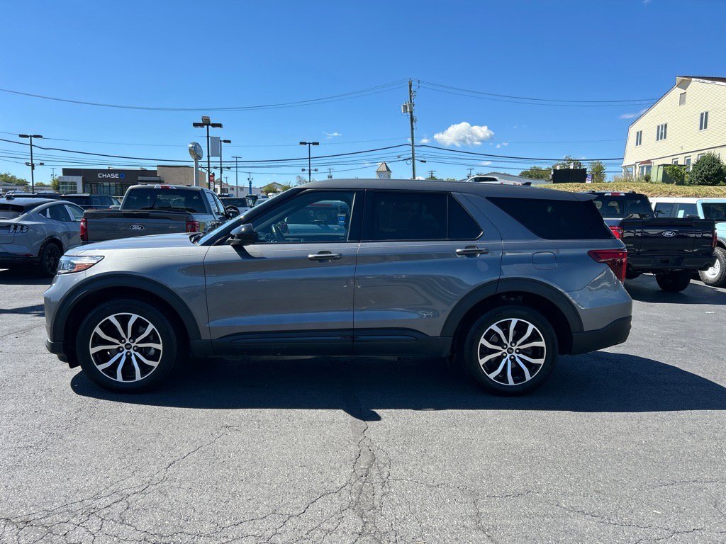 Used 2022 Ford Explorer ST image 4