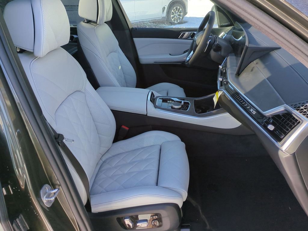 New 2026 BMW X5 xDrive40i w/ Climate Comfort Package image 28