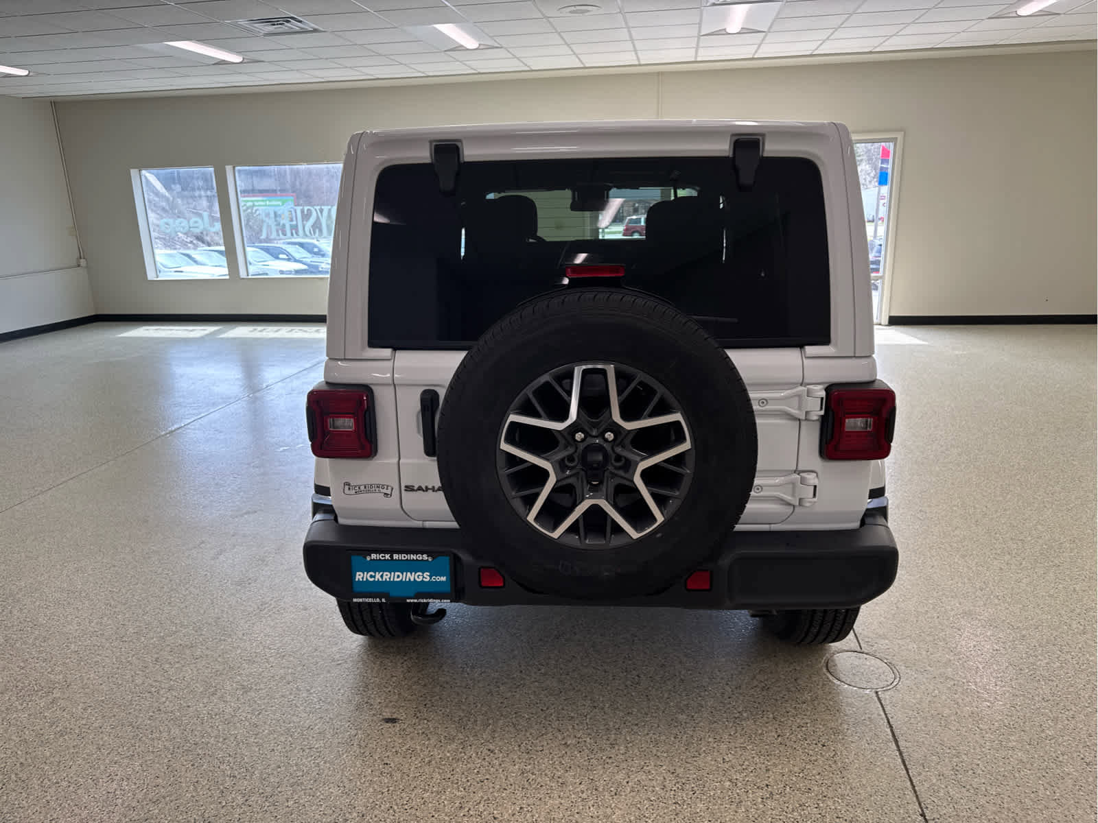 Used 2025 Jeep Wrangler Sahara image 8