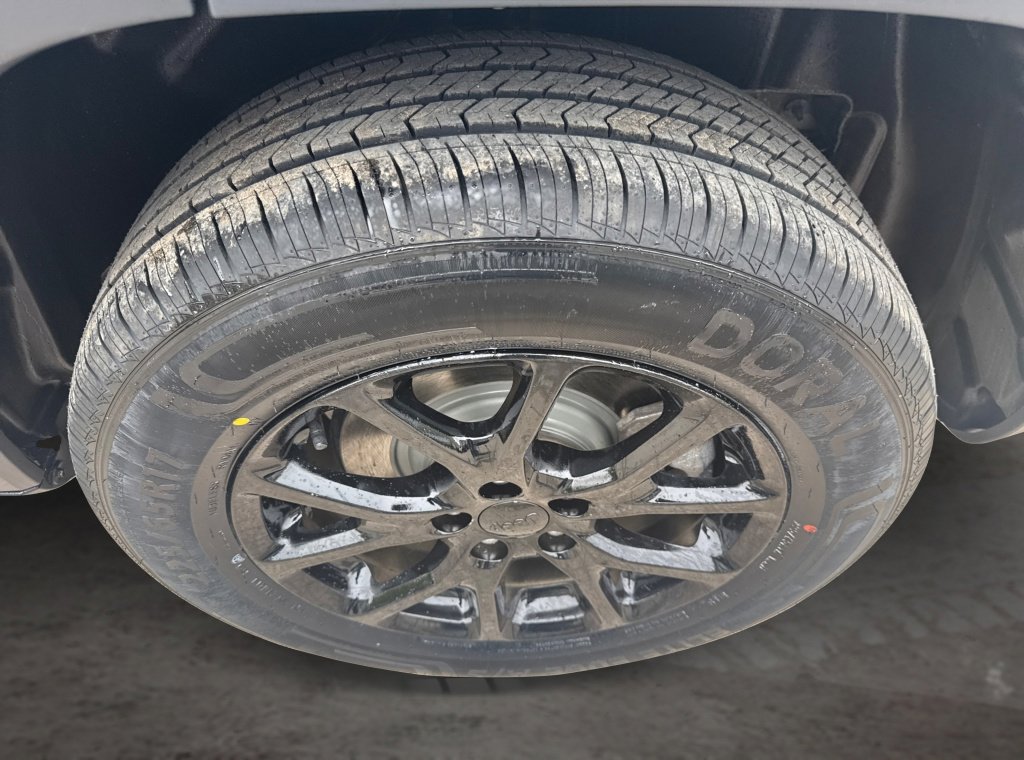 Used 2023 Jeep Cherokee Altitude Lux AWD/4WD image 16