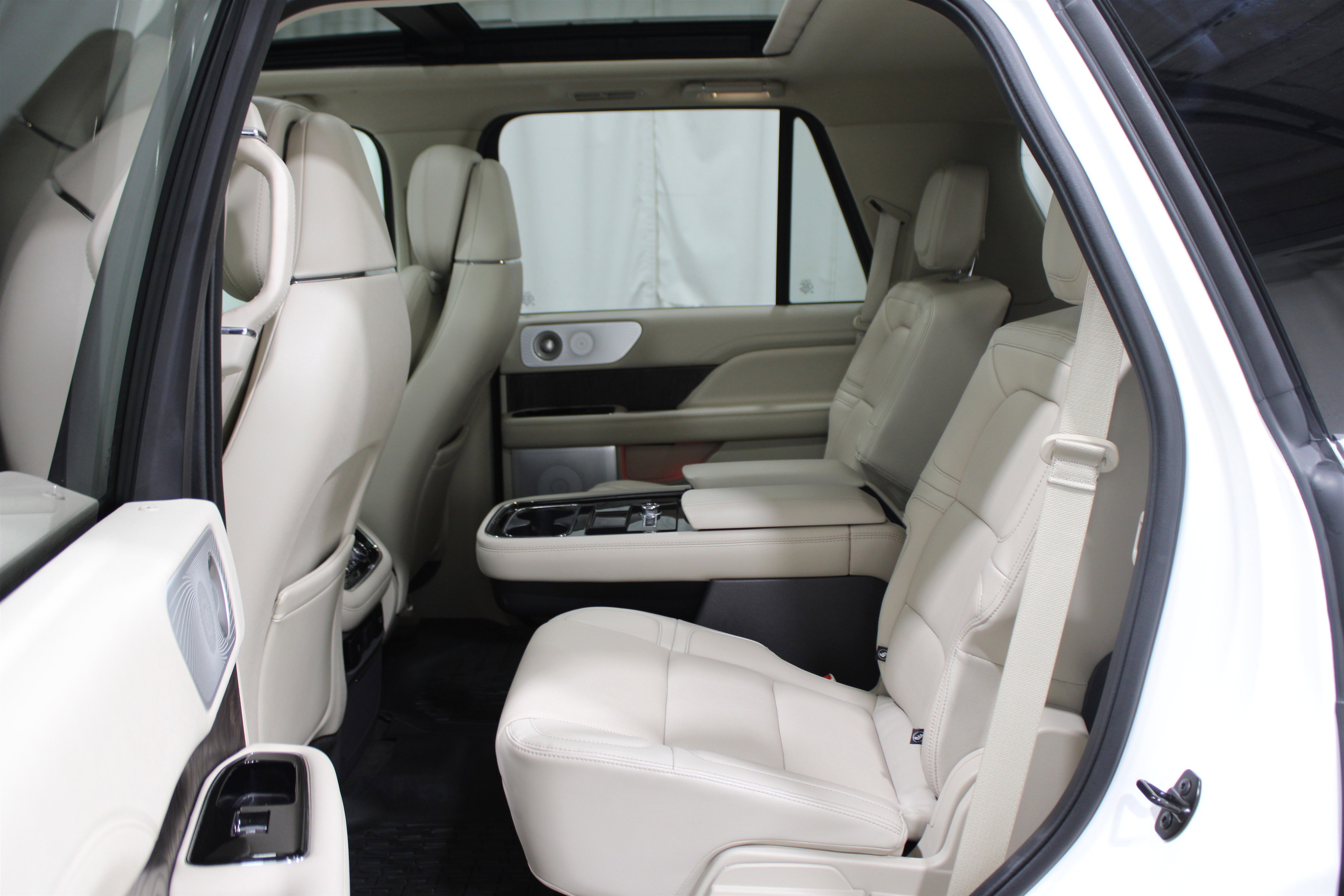 Used 2021 Lincoln Navigator Reserve w/ Luxury Package AWD/4WD image 28