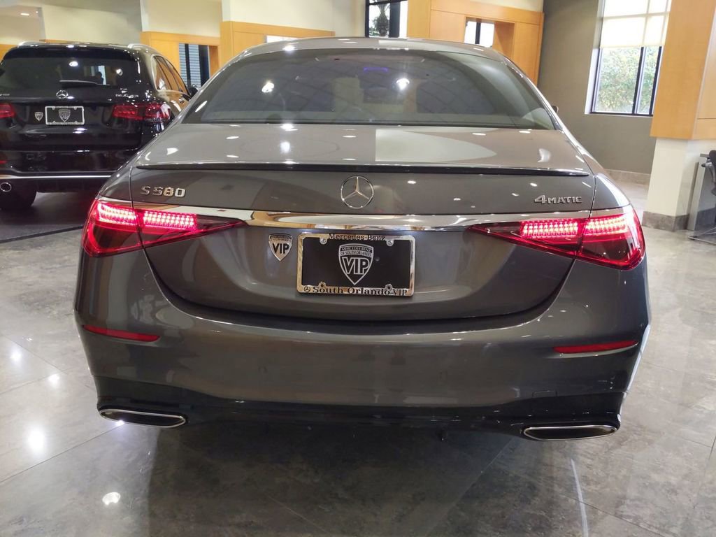 Used 2022 Mercedes-Benz S 580 4MATIC Sedan image 3