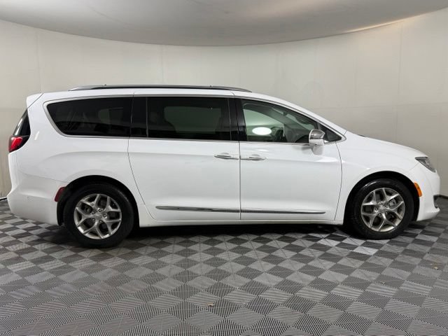 Used 2019 Chrysler Pacifica Limited w/ Advanced Safetytec Group FWD image 9