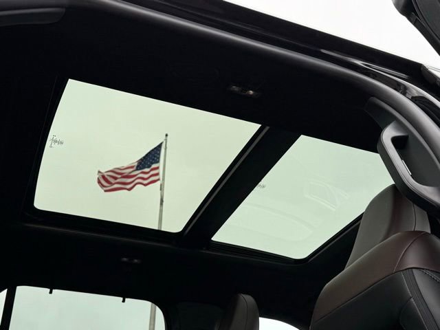 Used 2023 Ford Explorer Platinum w/ Technology Package image 6