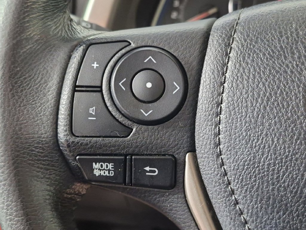 Used 2015 Toyota RAV4 Limited AWD/4WD image 18