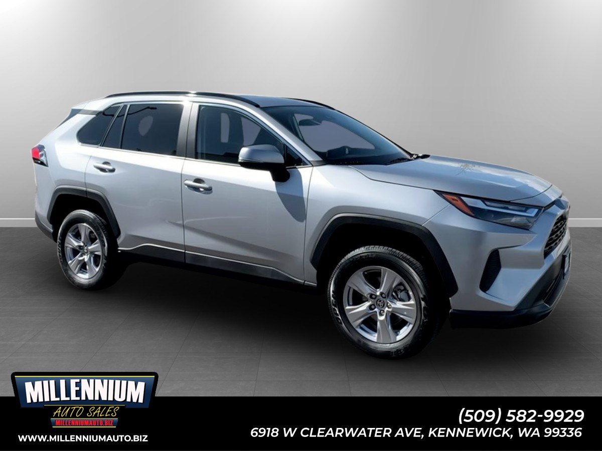 Used 2025 Toyota RAV4 XLE AWD/4WD image 1