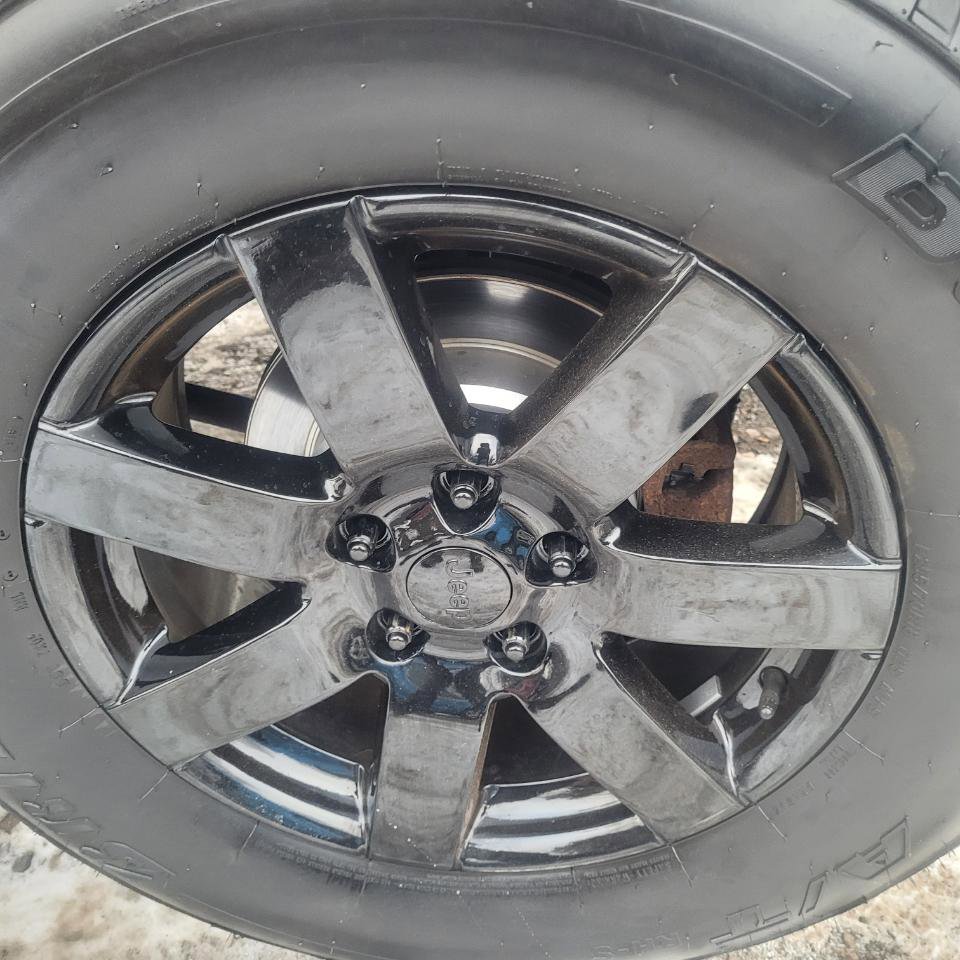 Used 2017 Jeep Wrangler Unlimited Sahara w/ Connectivity Group image 39