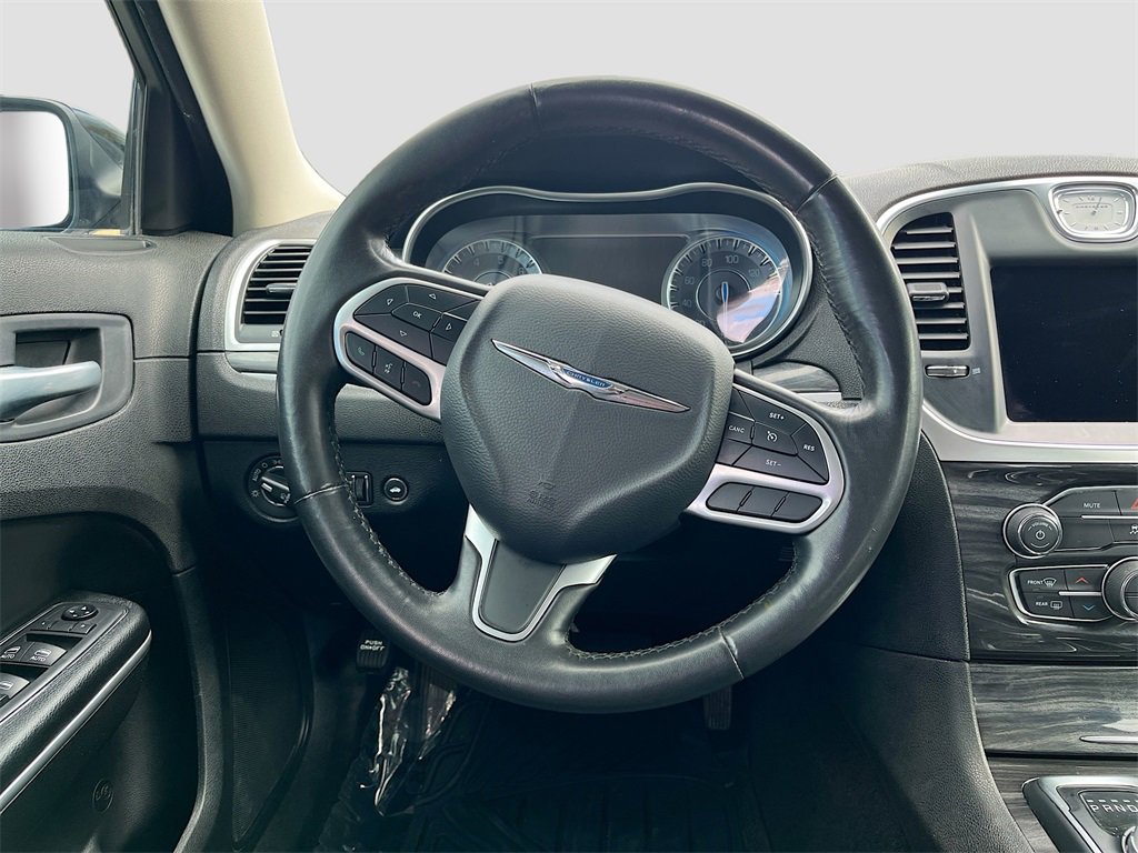 Used 2021 Chrysler 300 Touring w/ Driver Convenience Group image 11