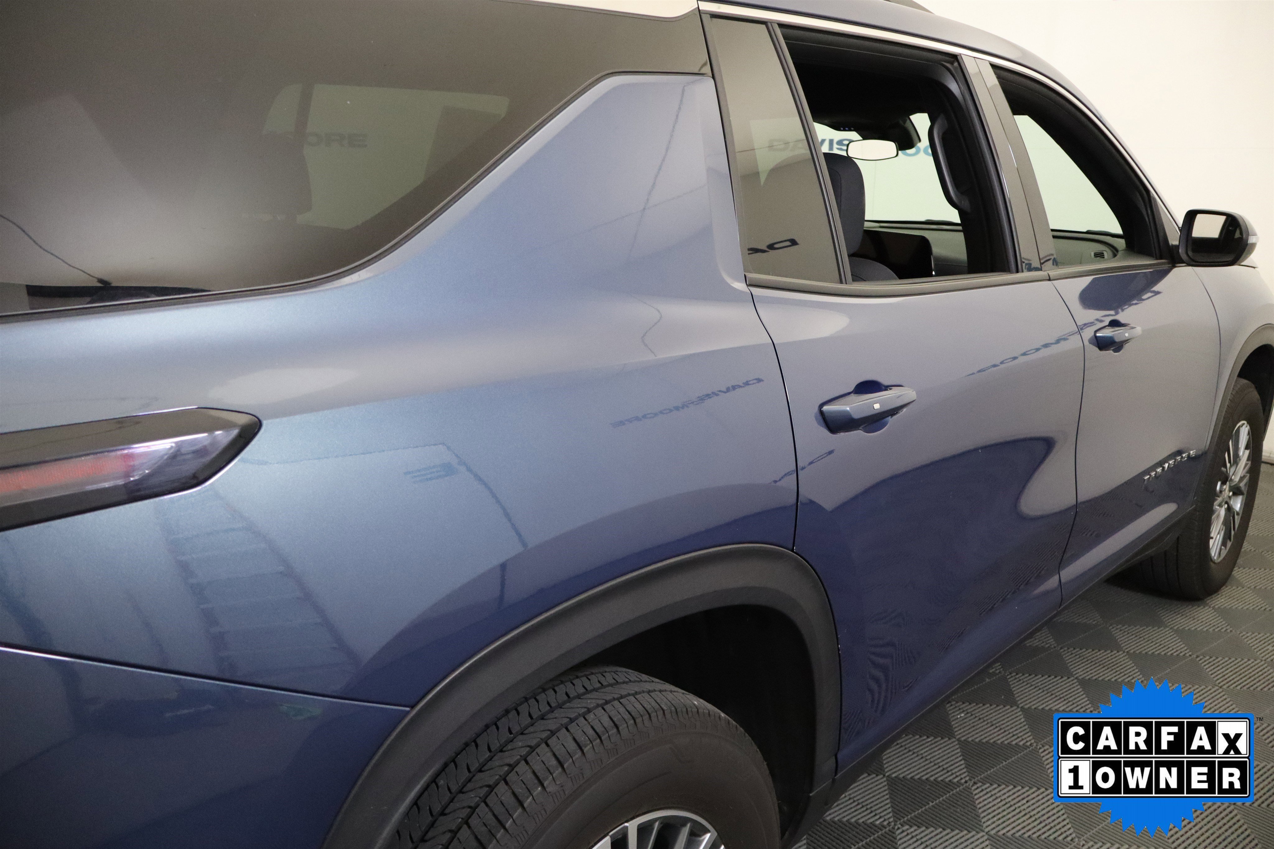 Used 2025 Chevrolet Traverse LT image 7