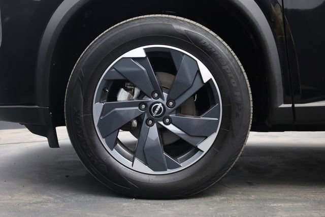 Used 2025 Nissan Rogue SV image 8