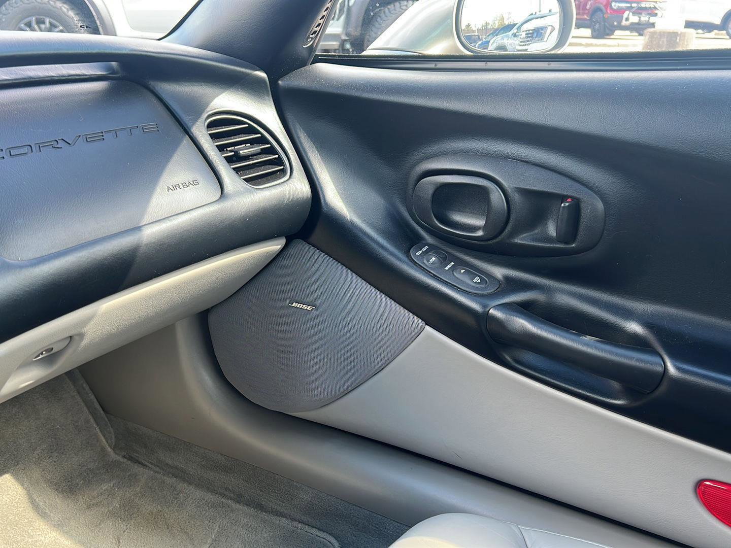 Used 2000 Chevrolet Corvette Coupe w/ Memory Pkg RWD image 22