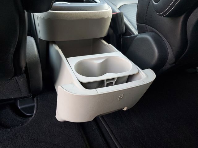 Used 2024 Chrysler Pacifica Touring-L image 14