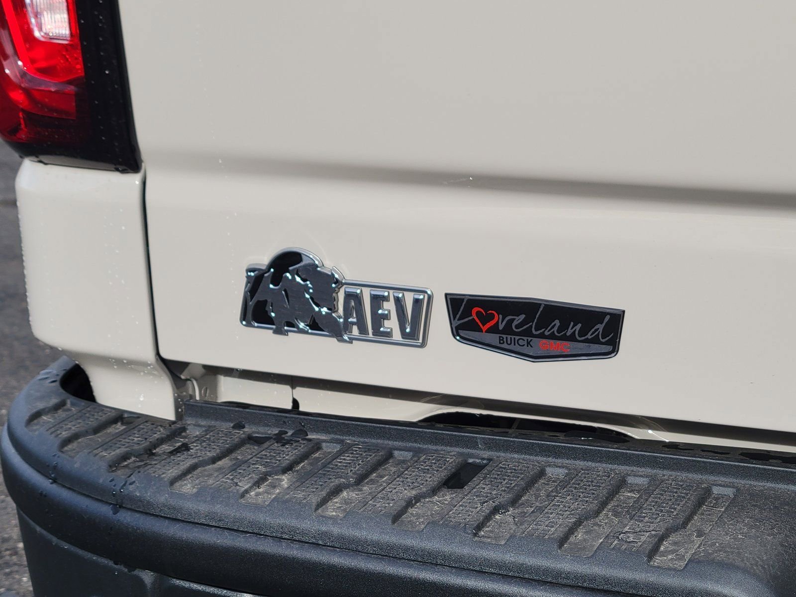 New 2026 GMC Sierra 1500 AT4X w/ AT4X AEV Edition image 9