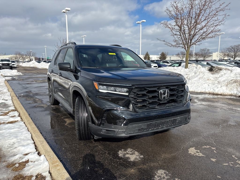 Used 2025 Honda Pilot Sport image 12