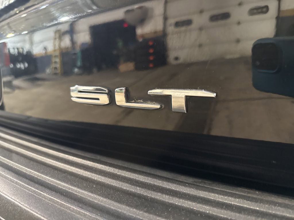 Used 2022 GMC Yukon XL SLT w/ SLT Luxury Package image 10