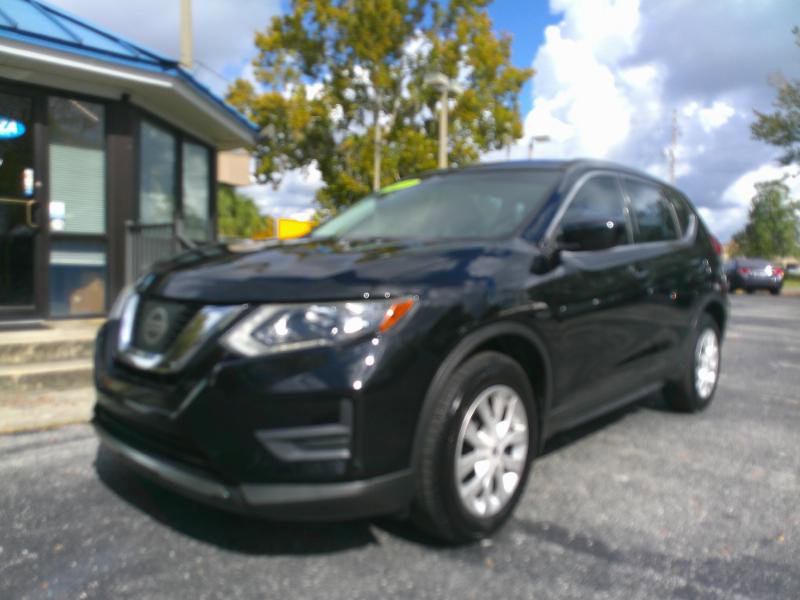 Used 2017 Nissan Rogue S image 2
