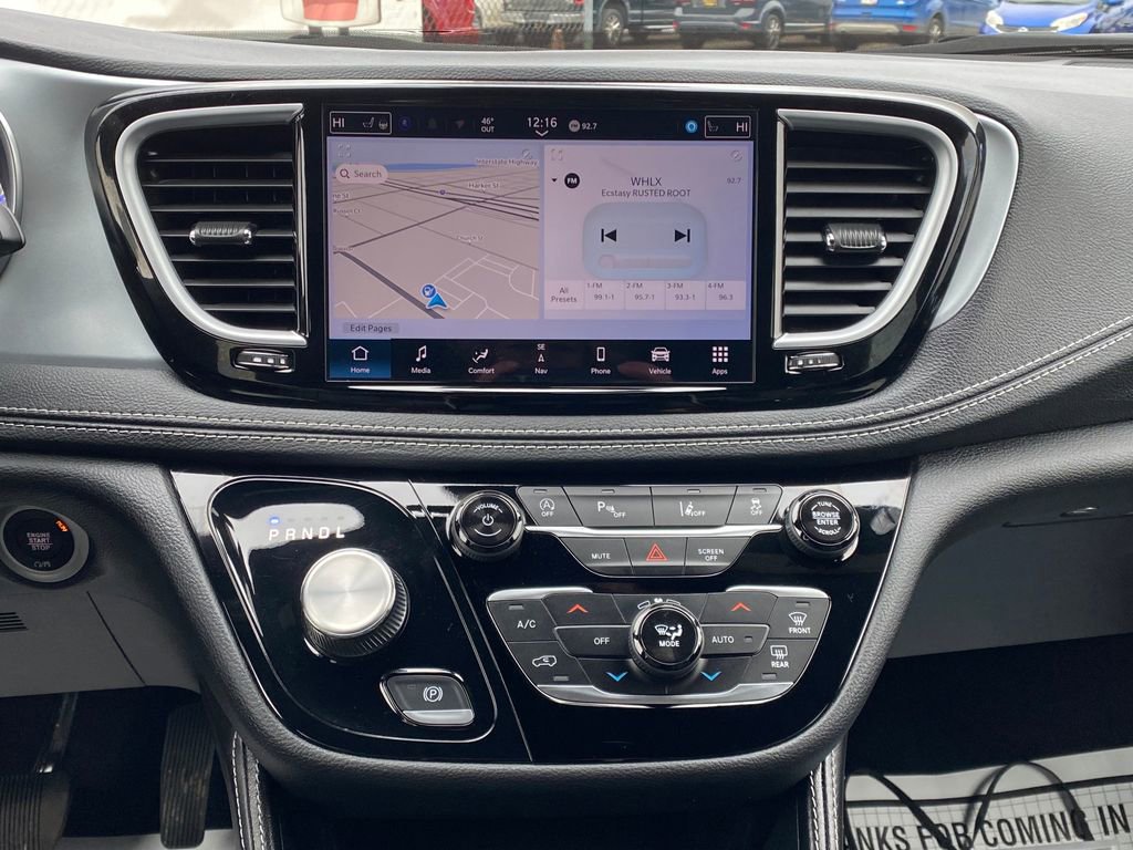 Used 2026 Chrysler Pacifica Limited image 24