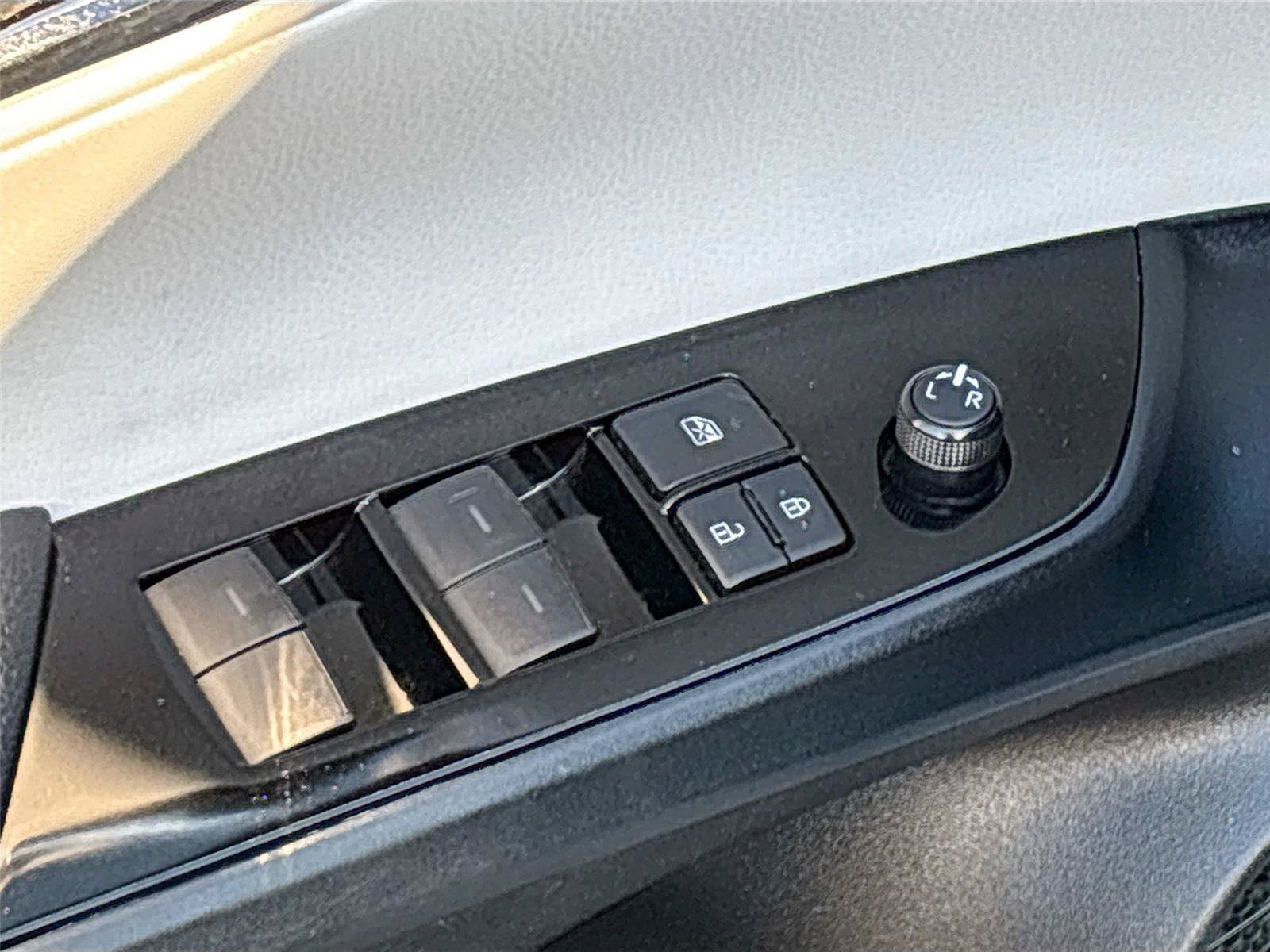 Used 2019 Toyota Prius Limited FWD image 18
