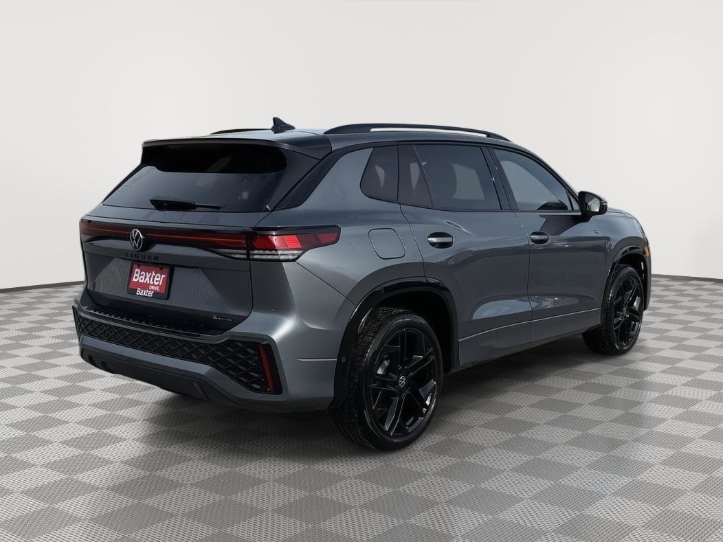 New 2026 Volkswagen Tiguan SE R-Line image 3