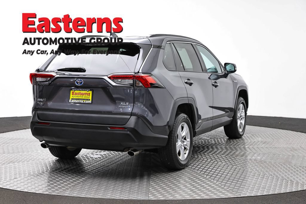 Used 2021 Toyota RAV4 XLE AWD/4WD image 5