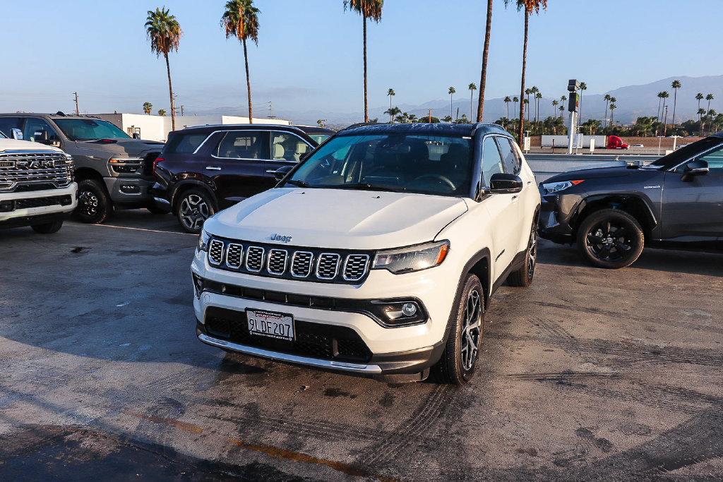 Used 2024 Jeep Compass Limited AWD/4WD image 4